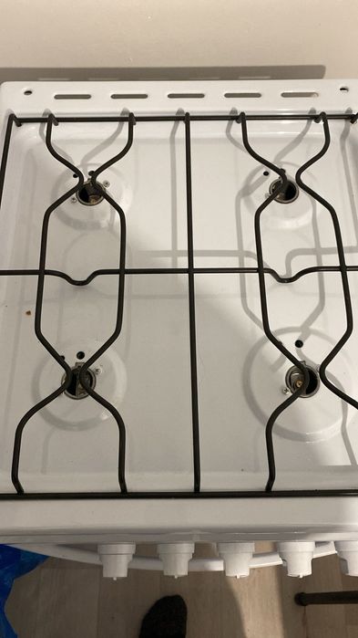 Продам газ плиту новую