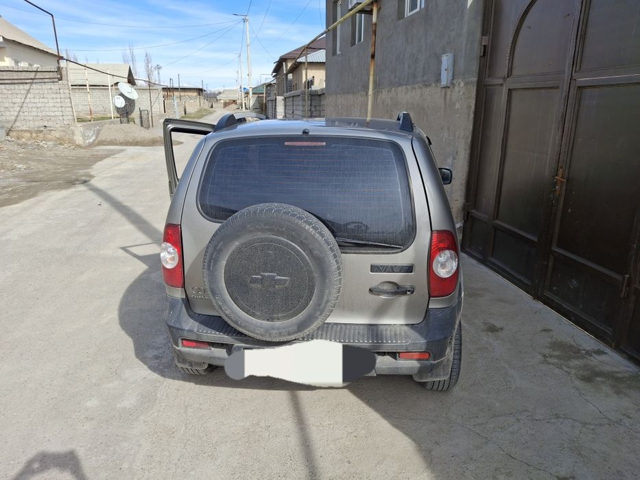 Shevryolet niva sotiladi