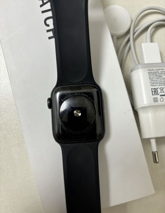 Apple Watch SE.