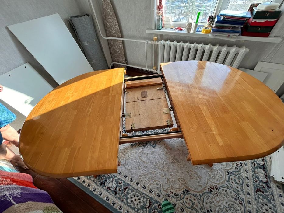 Продаётся стол хорошего качества