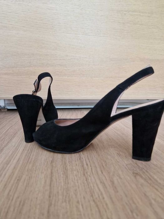 Велурени обувки с ток 38.5 номер