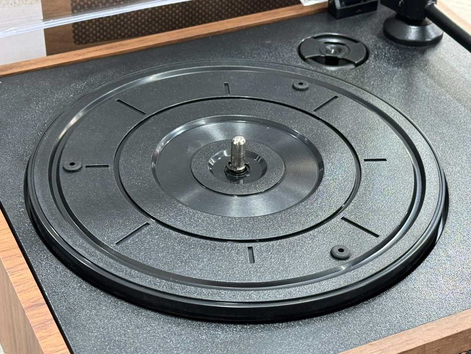 НОВ! Грамофон Crosley Urban Outfitters Limited Edition