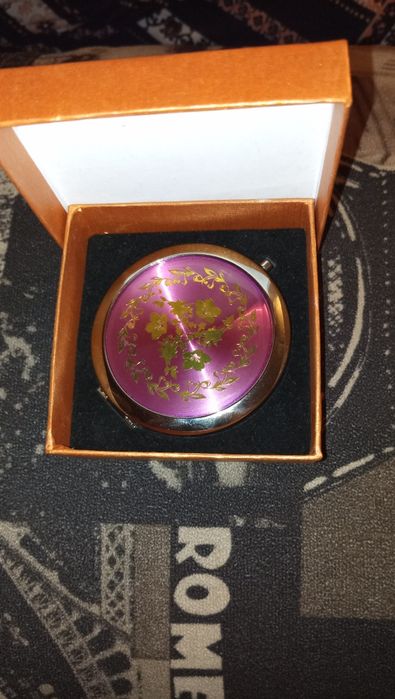 Зеркальце карманное