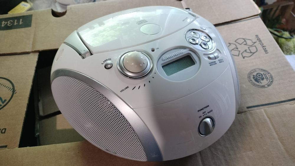 Radio CD Player GRUNDIG, functional