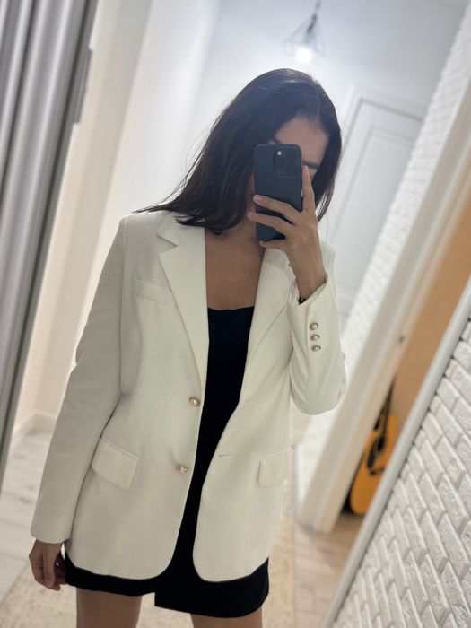 Белый женский пиджак