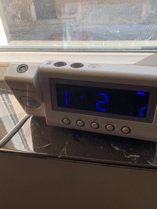 Ceas multifunctional cu proiectie pe tavan ora si temperatura