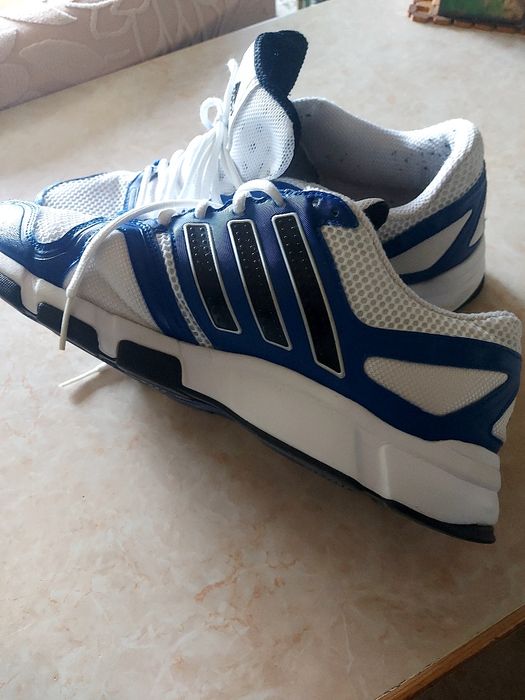 маратонки Adidas номер 48