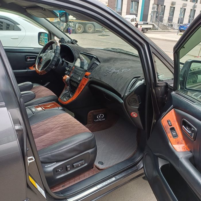 Продаю авто машину Lexus Rx 300
