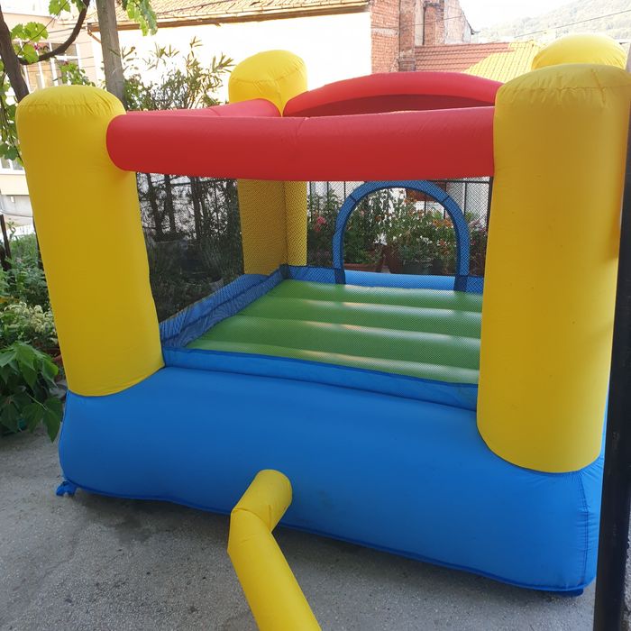 Детски надуваем замък