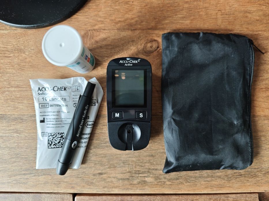 Глюкомер Accu Chek Active пълен комплект