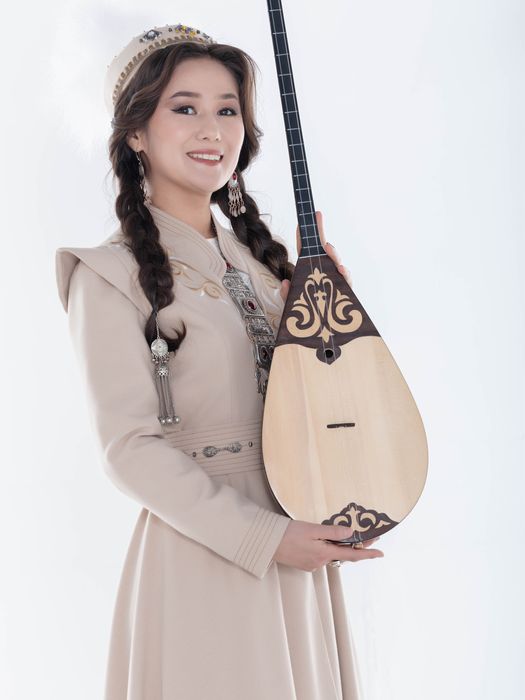 Домбыра уйрену сабағы