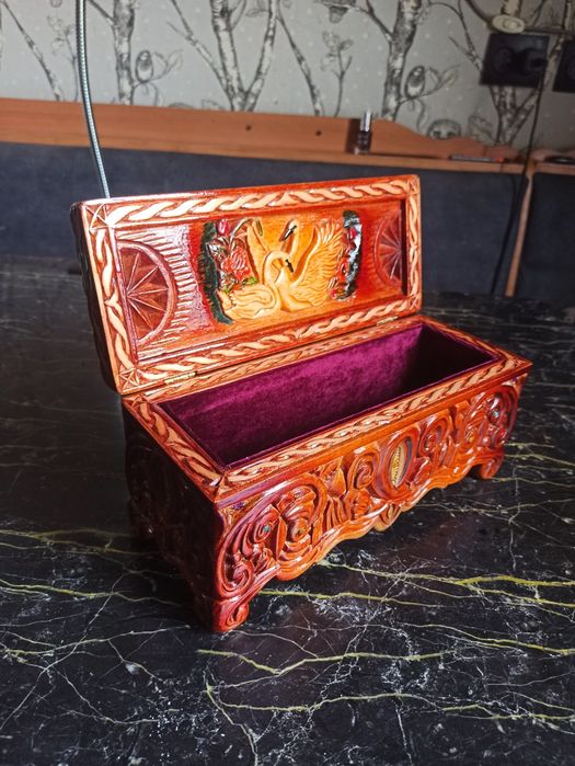 Шкатулка оригинальная, резная