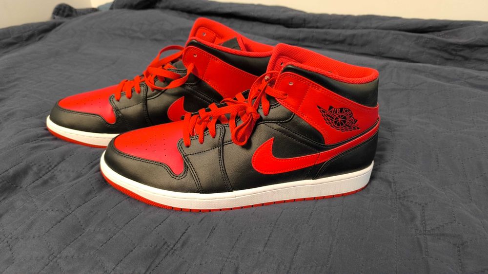 Маратонки Nike Jordan 1 Mid и Nike Jordan Retro High OG