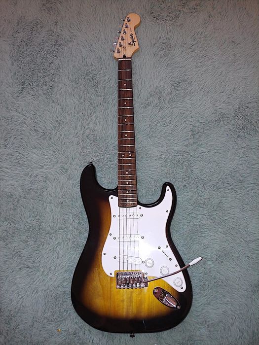 Fender Squier  Stratocaster chitara Yamaha Casio Korg Boss Roland