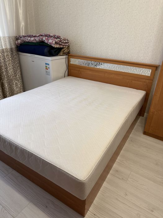 Продам кровать с матрасом за 10.000