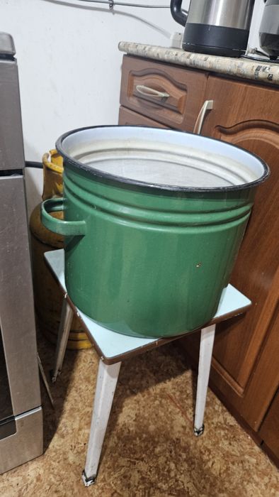 Продам бак, баки, кастрюлю, ведра, емкости.