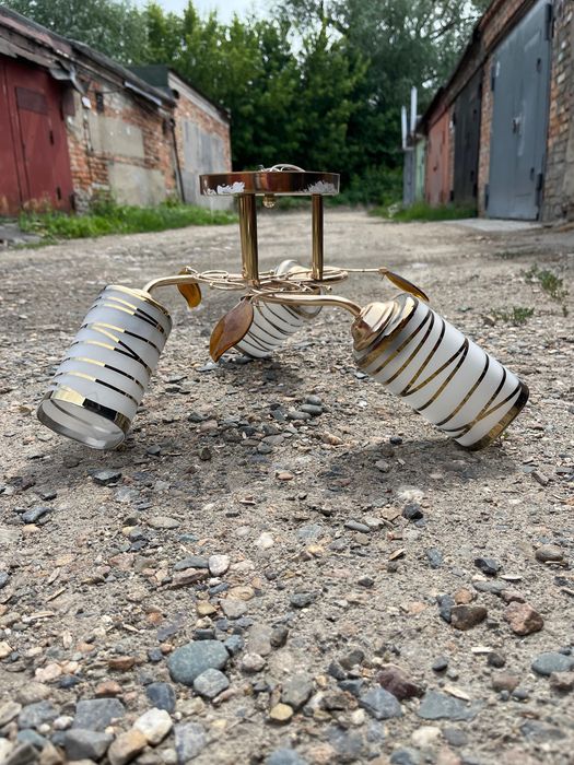 Продам люстры разные
