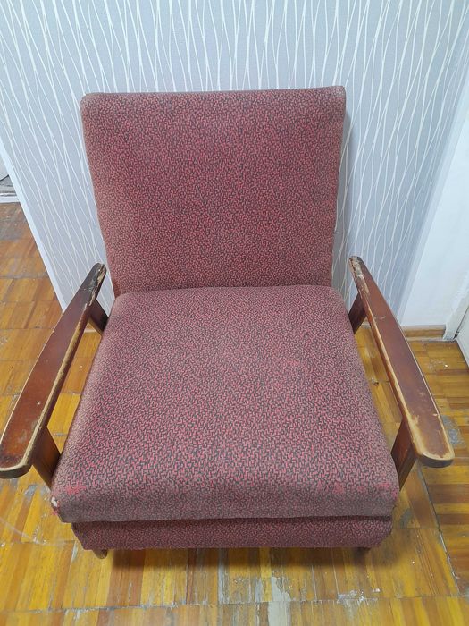 Продаётся шкаф и кресло