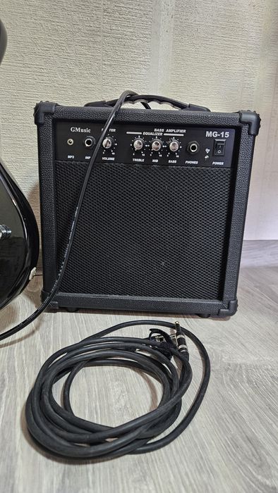 Бас-гитара с комбиком