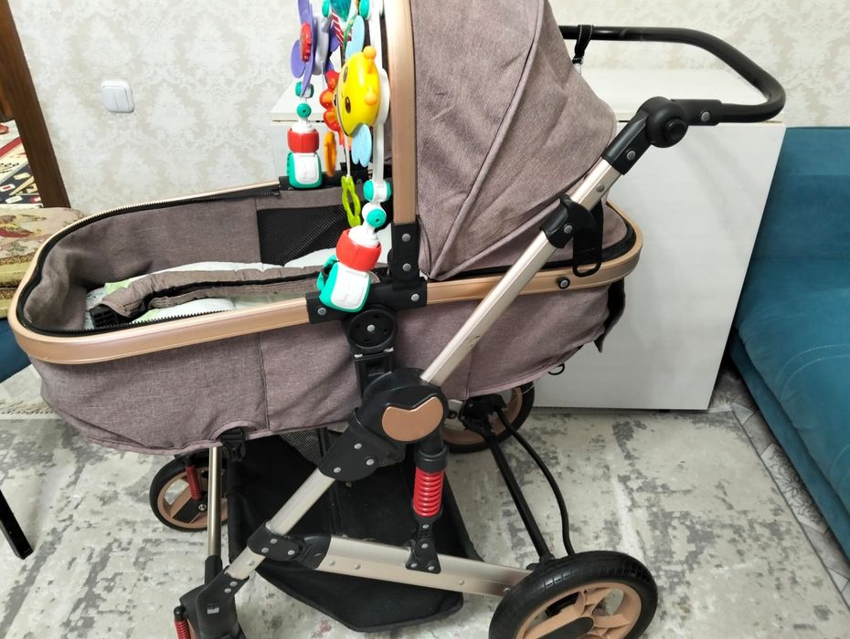 Продам коляску и ходунок