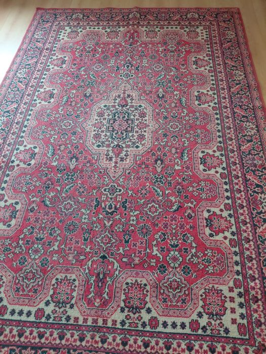 Ковёр новый хорошего качества