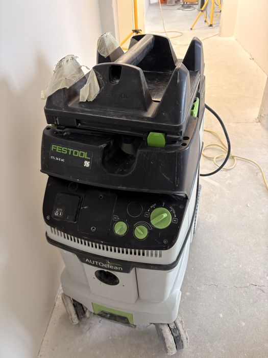 Жираф с прахосмукачка festool