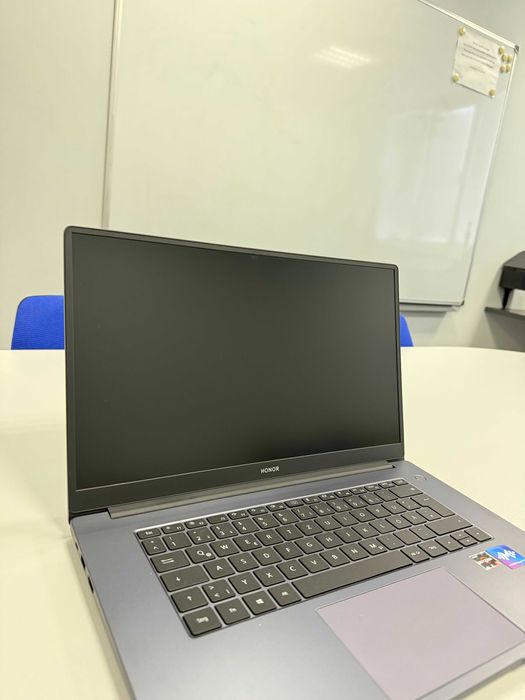 Honor MagicBook 15 – AMD Ryzen 5, 8GB RAM, 256GB SSD–Отлично състояние