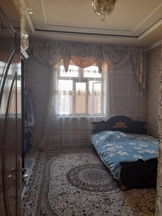 Uy sotiladi toshken tumani oltin tepada 5 sotix 6 xona