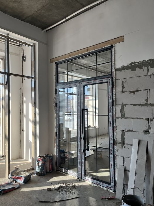 Алюминевые двери и перегородки