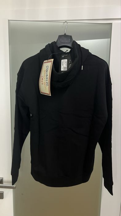 Суитчъри DSQUARED2 MILANO. .Пълна серия от S до XXL.С етикети,всилко