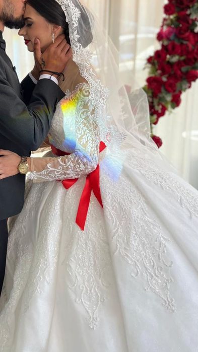 Сватбена рокля регулираща