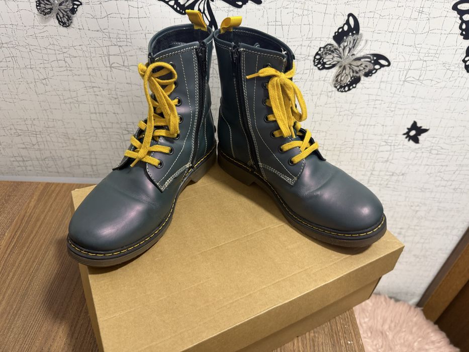 Ghete fete din piele