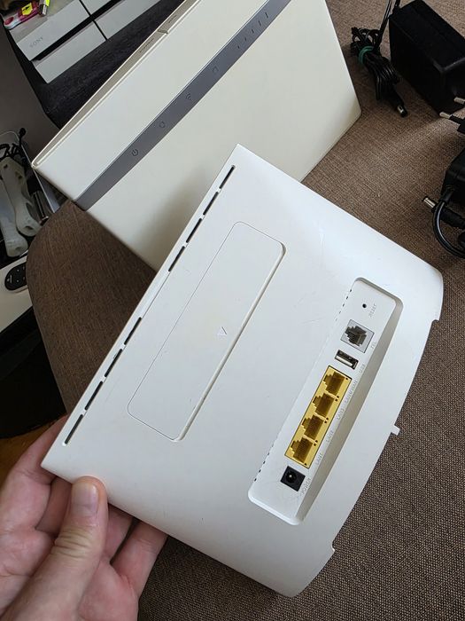Router Huawei B525 LTE 4G Wi Fi Sim Card Digi-liber de retea