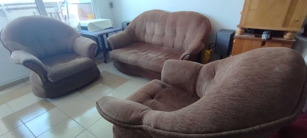 Двуместен диван и фотьойли плюс бонуси