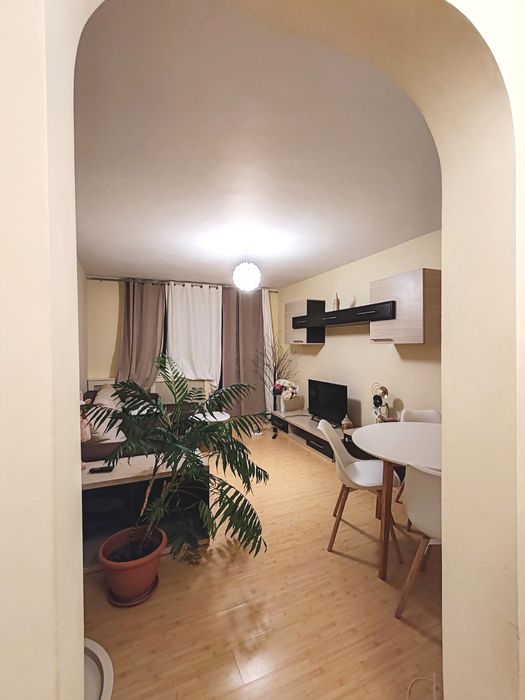 Închiriez apartament 3 camere 400 eur