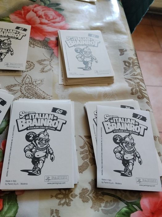 Vând  stickere Italian Brainrot