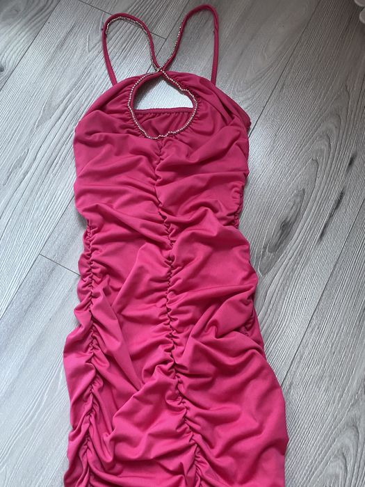 Rochie roz scurta mulata cu decolteu