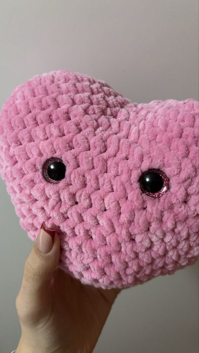 inima croșetată roz