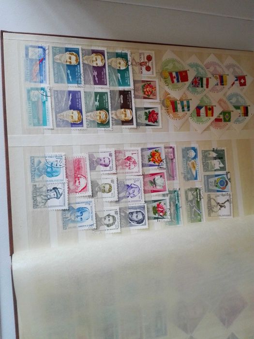 Класьор с марки и стар конски бъкел .