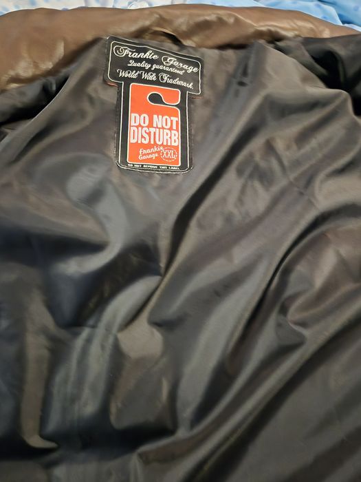 Vand geaca ,culoare maro