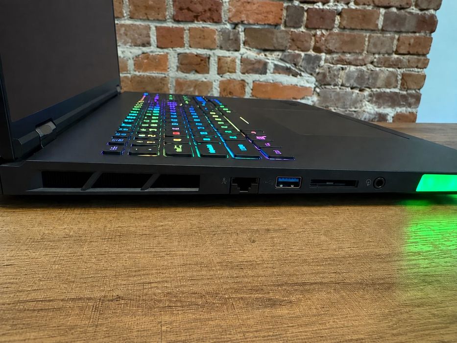 Acer Predator Helios 16 — RTX 5090 / Ultra 9 / OLED 240Hz