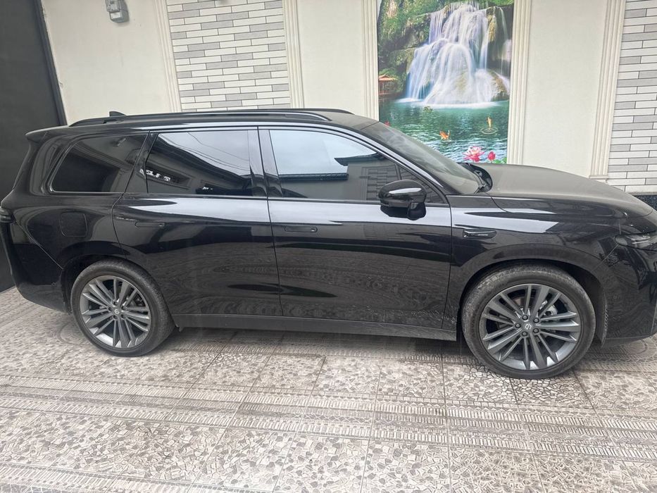 Leapmotor C16 Hybrid 2024 qora srochno