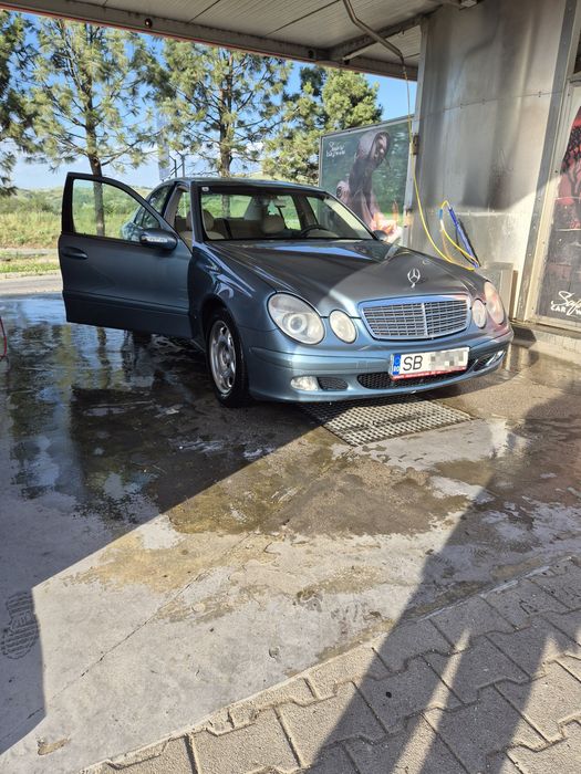 Mercedes E220 w211