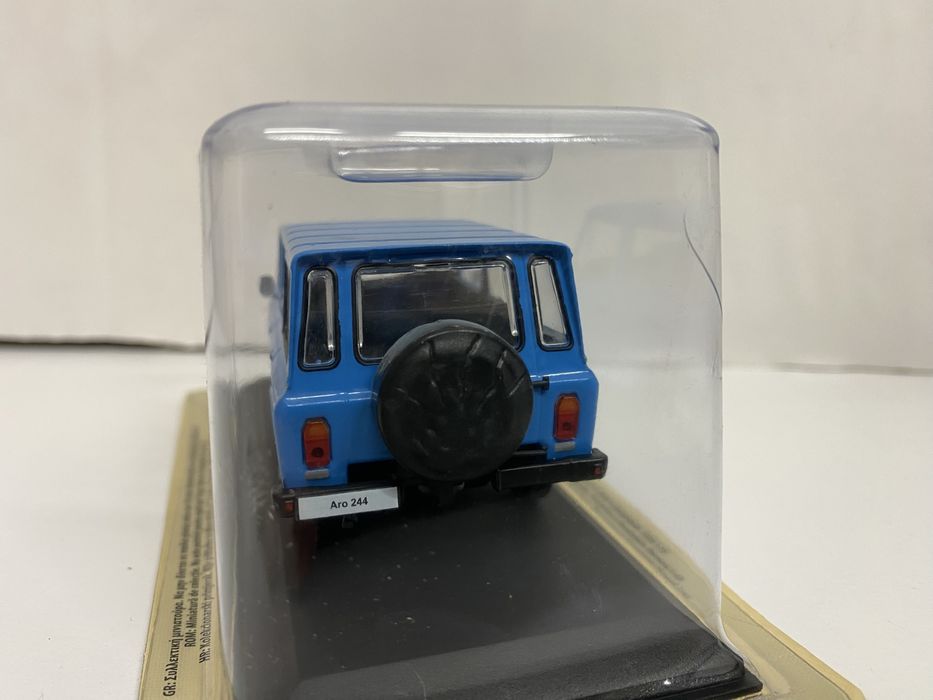 ARO 244 machetă auto scara 1:43(9 cm) Deagostini