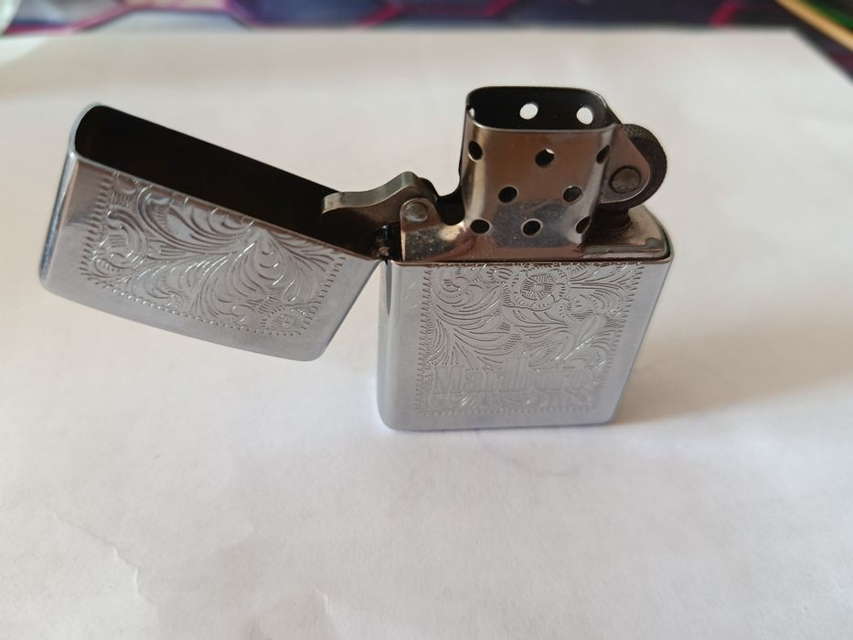 Продам зажигалку Zippo