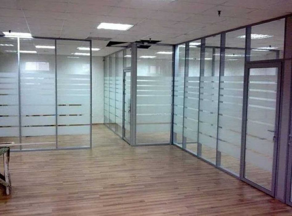 Стеклянные перегородки,двери,витрины,душ кабины,зимние сады,