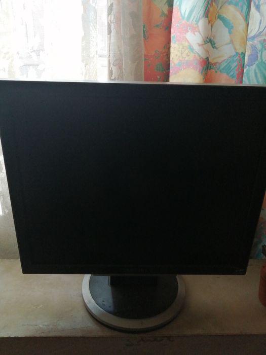 Компютър 2 броя и монитор
Samsung SyncMaster 930BF