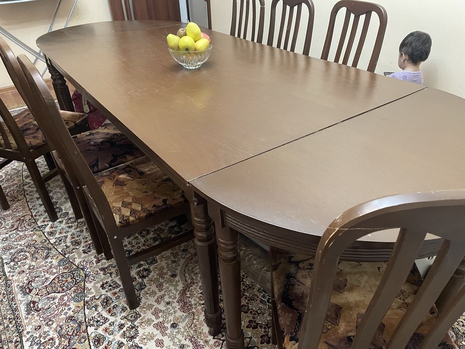 Продается стол со стульями