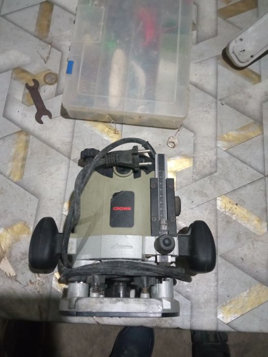 Фрезерный станок  Б/У.ручной.