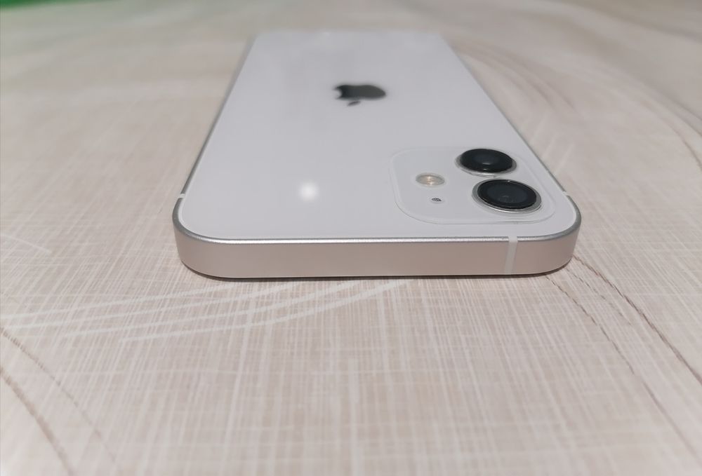 iPhone 12, 64 GB, White с гаранция